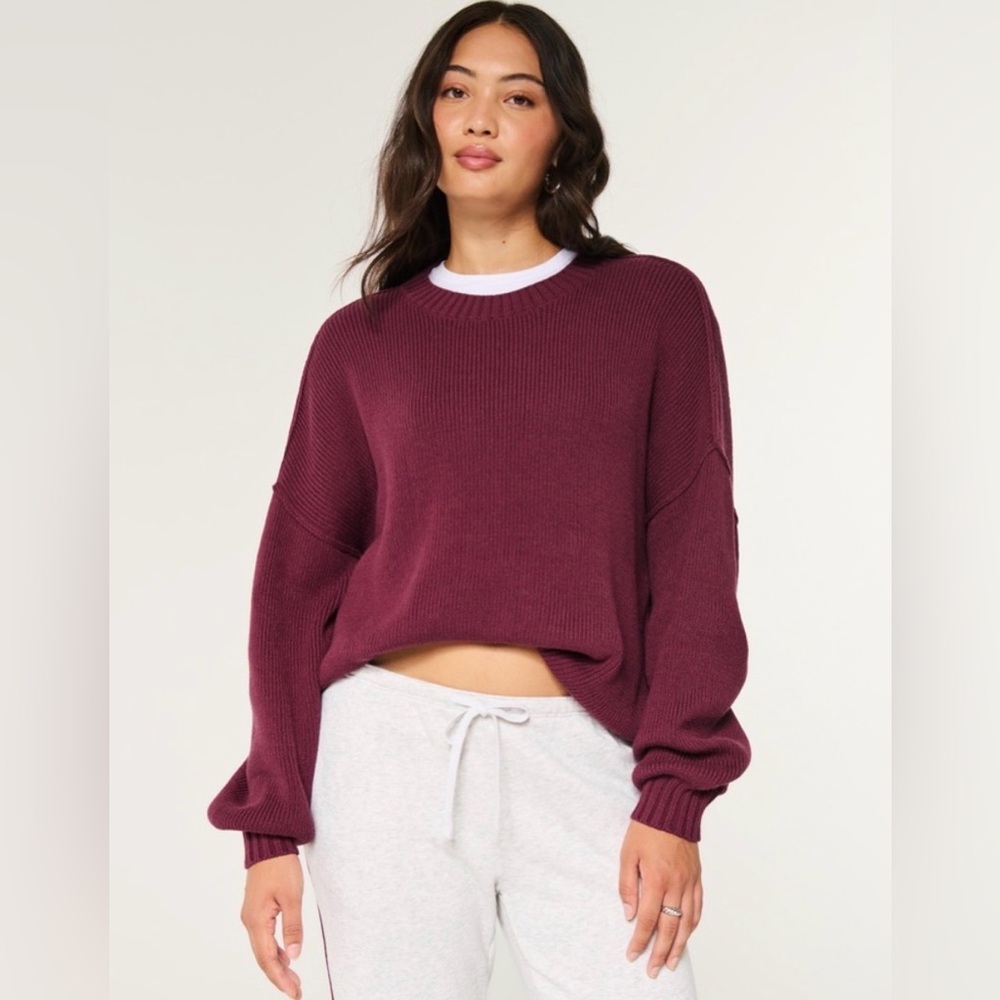 Hollister Women's Crewneck Sweater in Burgundy
